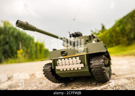 rc Army Tank auf der Straße Stockfoto
