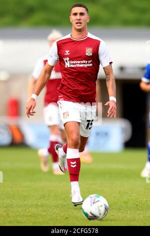 Northampton, Großbritannien. September 2020. 5. September 2020; PTS Academy Stadium, Northampton, East Midlands, England; Englisch Football League Cup, Carabao Cup, Northampton Town versus Cardiff City; Luka Racic of Northampton Town Kredit: Action Plus Sports Images/Alamy Live News Stockfoto