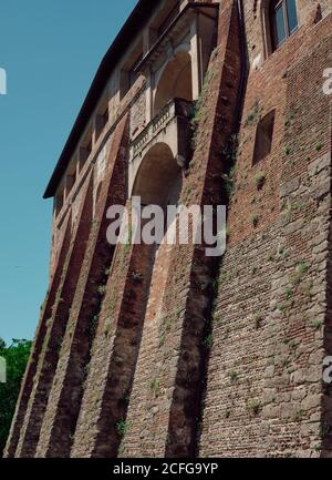 Fassadendetail von CASSANO D'ADDA, Juni 2020 ITALIEN - Schloss Borromäus Stockfoto