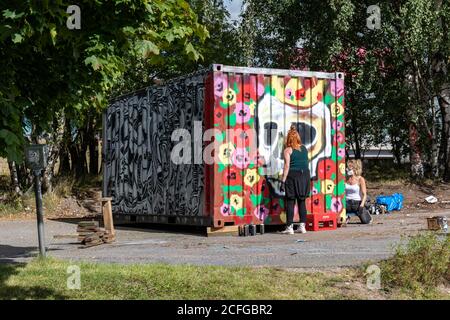 Mimmit Peinttaa, weibliche Graffiti-Künstler-Veranstaltung in Suvilahti Brachland in Helsinki, Finnland Stockfoto