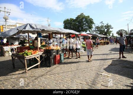 Lauro De Freitas, Brasilien. September 2020. Bahia. Bewegung, während des Tages Szene, in Conde, Bahia State Municipality. Das Hotel liegt etwa 186 km von Salvador, (BA), an der grünen Linie, Nordküste, Conde ist eine Stadt der großen Touristenattraktion. Auf dem Foto, Messe auf dem Stadtplatz. Kredit: Mauro Akiin Nassor/FotoArena/Alamy Live Nachrichten Stockfoto