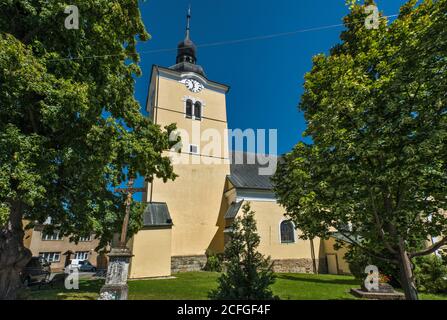 Erhöhung der Kirche des Heiligen Kreuzes, 14. Jahrhundert, in der Stadt Valasske Klobouky, Region Zlin, Mährische Walachei (Valašsko), Tschechische Republik Stockfoto