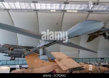 Eine General Atomics MQ-1 Predator Remote-pilotiert Aircraft Systems (RPAS oder Drohne), die erste Drohne der RAF, auf dem Display im RAF Museum, London, Großbritannien. Stockfoto