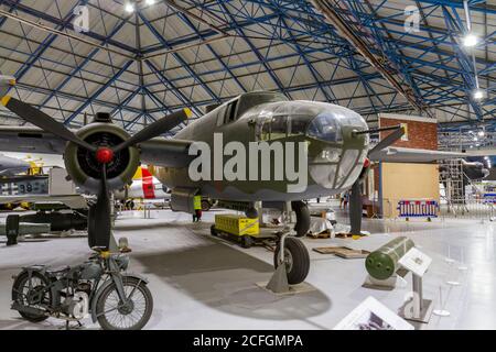 North American B-25 Mitchell leichter Bomber (1941-52) auf dem Display im RAF Museum, London, Großbritannien. Stockfoto