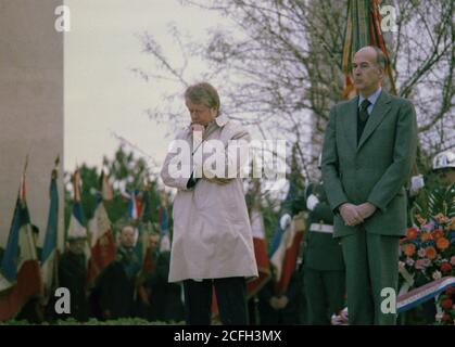 Jimmy Carter und Giscard d'Estaing bei einer Gedenkfeier für die GI's des 2. Weltkrieges. Ca. 01/05/1978 Stockfoto