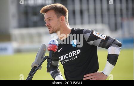 Schalke, Deutschland. 5. Sep, 2020. firo: 05.09.2020 Fuvuball: Fußball: Bundesliga-Testspiel FC Schalke 04 - VfL Bochum Manuel Riemann, Gesture, Interview Quelle: dpa/Alamy Live News Stockfoto