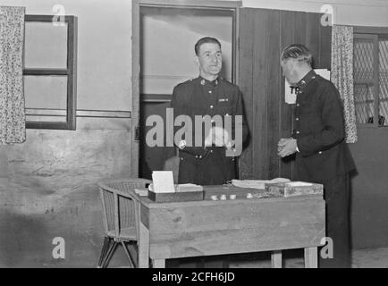 'Middel East History - Warrant Officers' Club (Garrison Club bei der deutschen Kolonie Jer. [D. h. Jerusalem] spielt ein Spiel von ''Tombolo'' ruft Gewinnzahlen' Stockfoto