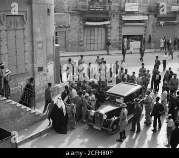 Bildunterschrift: Palästina-Unruhen 1936. Körper eines Hebroniten, der in der Altstadt erschossen wurde und mit dem Auto transportiert wurde - Ort: Westjordanland--Hebron ca. 1936 Stockfoto