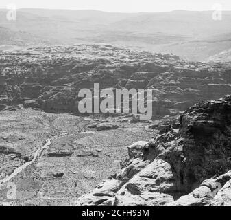 Bildunterschrift: Petra von oben - Ort: Petra Jordanien ca. 1925 Stockfoto