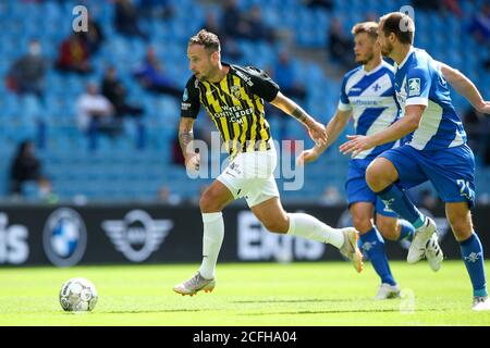 ARNHEM, NIEDERLANDE - 5. SEPTEMBER: Roy Beerens von Vitesse, Immanuel Hohn vom SV Darmstadt 98 vor dem Freundschaftsspiel zwischen Vitesse und SV Darmstadt 98 am 5. September 2020 in Arnhem, Niederlande. *** Ortsüberschrift *** Roy Beerens, Immanuel Hohn Stockfoto