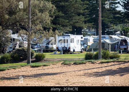 Australischer Campingplatz am Strand von Narrabeen in Sydney, New South Wales, Australien Stockfoto