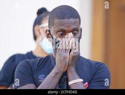 St. Louis, Usa. September 2020. Der ehemalige Vertreter des Staates Missouri, Bruce Franks, ist bei einer Kundgebung gegen Gewalt und Hass am Samstag, 5. September 2020, im Old Courthouse in St. Louis emotional. Foto von Bill Greenblatt/UPI Kredit: UPI/Alamy Live News Stockfoto