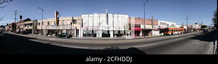 Highland Park, California, USA - 15. November 2004: Archivierter Panoramablick auf die Figueora Street in der Ave 57 im Highland Park von Los Angeles. Stockfoto