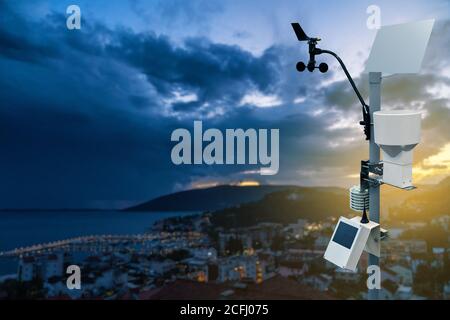 Meteorologische Station zur Messung des Wetters Stockfoto