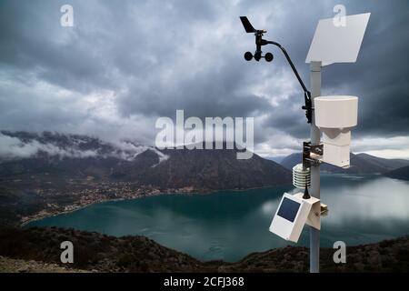 Meteorologische Station zur Messung des Wetters Stockfoto