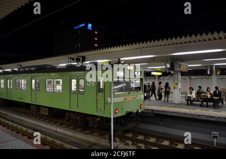 JR Green Train in der Nara Station Stockfoto