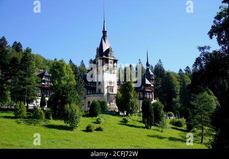 Schloss Peles in einem schönen Sommertag in Sinaia, Rumänien Stockfoto