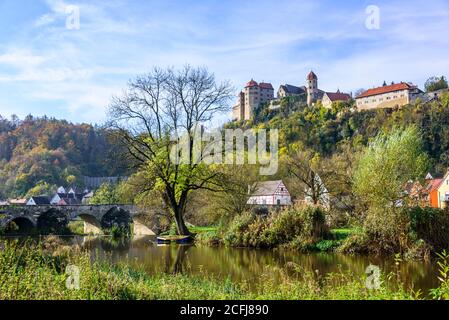 Schöner Morgen im Herbst in Harburg im schwäbischen Riesalb Stockfoto