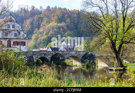 Schöner Morgen im Herbst in Harburg im schwäbischen Riesalb Stockfoto