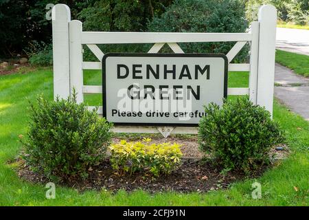 Denham, Buckinghamshire, Großbritannien. September 2020. Die Bauarbeiten an der umstrittenen Hochgeschwindigkeitsstrecke HS2 von London nach Birmingham vor der A412 North Orbital werden fortgesetzt. Große Teile der Landschaft wurden von HS2 Ltd im Rahmen der obligatorischen Bestellungen gekauft. Die umstrittene Eisenbahnlinie stellt 693 lokale Wildtierstätten und 108 alte Waldgebiete auf dem Weg der neuen Eisenbahn in Gefahr. Das Fällen von Bäumen hat in Denham bereits begonnen. Quelle: Maureen McLean/Alamy Stockfoto