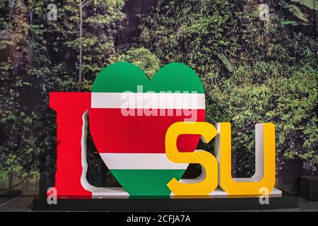 Niederlande, Amsterdam, Nieuwe Kerk, Dam-Platz. Das Große Surinam, Suriname Ausstellung 2020. De Grote Suriname Tentoonstelling. Stockfoto