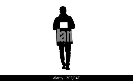Silhouette junge Mann Wandern, Reden und zeigen digitale Tablet mit weißer Bildschirm mockup. Stockfoto