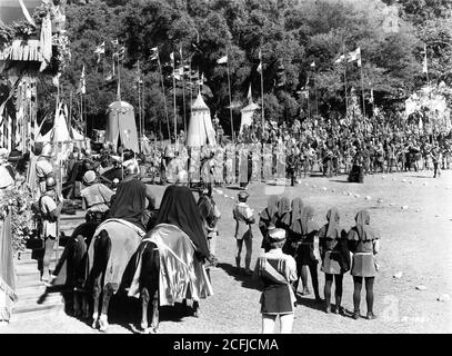 EUGENE PALLETTE ALAN Hale und ERROL FLYNN während des Bogenschießturniers in DEN ABENTEUERN VON ROBIN HOOD 1938 Regisseure MICHAEL CURTIZ und WILLIAM KEIGHLEY Musik Erich Wolfgang Korngold Warner Bros Stockfoto