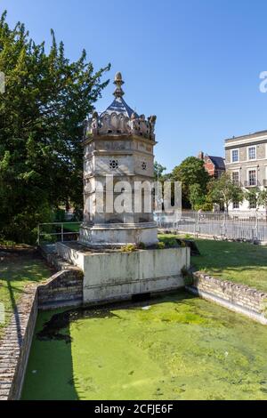 Teil von Hobsons Conduit Monument, das den künstlichen Wasserlauf markiert, der 1614 gebaut wurde, Trumpington Road, Cambridge, Cambridgeshire, Großbritannien. Stockfoto