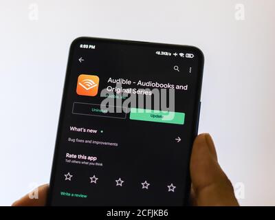 Assam, indien - September 6, 2020 : hörbares Logo auf Telefonbildschirm Stock Bild. Stockfoto