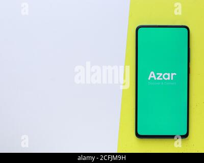 Assam, indien - September 6, 2020 : Azar Logo auf Handy-Bildschirm Stock Bild. Stockfoto