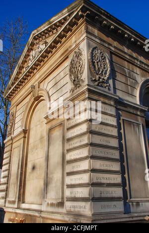 Euston ist eine Hauptbahnstation im Zentrum von London Stockfoto