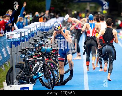 Hamburg, Deutschland. September 2020. Triathlon: ITU World Triathlon Series/World Championship, gemischt. Kristian Blumenfelt aus Norwegen wechselt beim WM-Rennen auf das Rad. Quelle: Axel Heimken/dpa/Alamy Live News Stockfoto