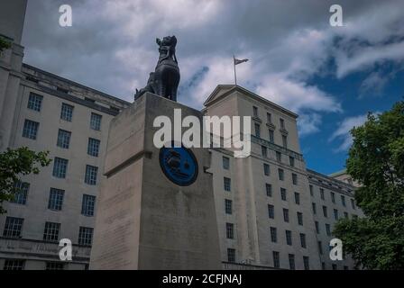 Eine Statue in Whitehall, London, die an die Männer erinnert, die während des Zweiten Weltkriegs in der britischen 14. Armee im Fernen Osten dienten Stockfoto