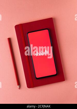 Assam, indien - September 6, 2020 : Shaadi Logo auf Telefon Bildschirm Stock Bild. Stockfoto