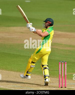 Der Australier Marcus Stoinis trifft beim zweiten Vitality IT20-Match im Ageas Bowl in Southampton eine sechs. Stockfoto