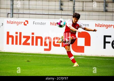 Freiburg Im Breisgau, Deutschland. September 2020. Fußball: Testspiele, SC Freiburg - Górnik Zabrze. Freiburgs Changhoon Kwon in Aktion. Quelle: Philipp von Ditfurth/dpa - WICHTIGER HINWEIS: Gemäß den Bestimmungen der DFL Deutsche Fußball Liga und des DFB Deutscher Fußball-Bund ist es untersagt, im Stadion und/oder aus dem Spiel aufgenommene Aufnahmen in Form von Sequenzbildern und/oder videoähnlichen Fotoserien zu nutzen oder auszunutzen./dpa/Alamy Live News Stockfoto