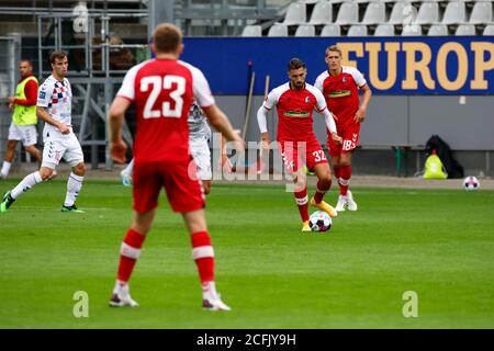 Freiburg Im Breisgau, Deutschland. September 2020. Fußball: Testspiele, SC Freiburg - Górnik Zabrze. Freiburgs Vincenzo Grifo am Ball. Quelle: Philipp von Ditfurth/dpa - WICHTIGER HINWEIS: Gemäß den Bestimmungen der DFL Deutsche Fußball Liga und des DFB Deutscher Fußball-Bund ist es untersagt, im Stadion und/oder aus dem Spiel aufgenommene Aufnahmen in Form von Sequenzbildern und/oder videoähnlichen Fotoserien zu nutzen oder auszunutzen./dpa/Alamy Live News Stockfoto