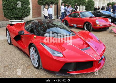 Ferrari LaFerrari Aperta (2018), Future Classics, Concours of Elegance 2020, Hampton Court Palace, London, Großbritannien, Europa Stockfoto