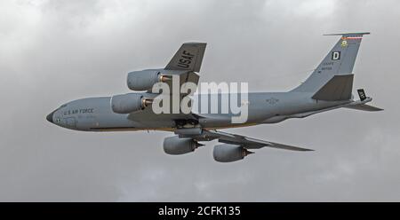 Boeing KC-135R Stratotanker USAFE 80100 in Flug Stockfoto