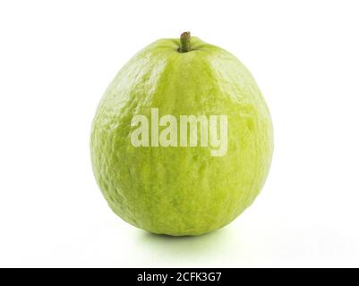 Ein Guava isoliert auf weißem Hintergrund Stockfoto