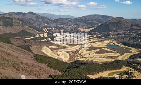 Golfplätze im Vulkankrater des Fuji Hakone Izu Nationalparks. Stockfoto