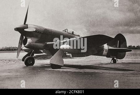 Die Hawker Tempest V, ein britisches Kampfflugzeug, das hauptsächlich von der Royal Air Force (RAF) im Zweiten Weltkrieg eingesetzt wurde. Es entstand als einer der mächtigsten Kämpfer des Zweiten Weltkriegs und war das schnellste einmotorige Propellerflugzeug des Krieges in geringer Höhe. Besonders wirksam war es in der Low-Level-Abhörrolle, unter anderem gegen V1 (Doodlebug) fliegende Bomben und die neu entwickelte Jet-Propelled Messerschmitt Me 262. Stockfoto