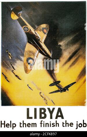 Ein Kriegsplakat, das ein Supermarine Spitfire illustriert, einsitzige Kampfflugzeuge, die während der Westwüste-Kampagne des Zweiten Weltkriegs ein Heinkel He 111 Deutsches Bomberflugzeug über Libyen abschießen. Stockfoto