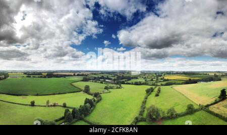 Panorama-Luftaufnahme von Ackerland in der landschaft von oxfordshire in england Stockfoto