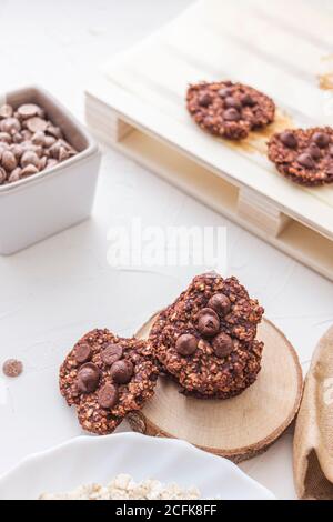 Nahaufnahme von Ofengebackenen Haferflocken und Banana Chocolate Chips Stockfoto