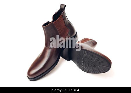 Schuhe, chelsea Lederstiefel für Herren. Herren Winter-, Herbst- oder Frühlingsmode. Schuhe isoliert auf weißem Hintergrund. Stockfoto
