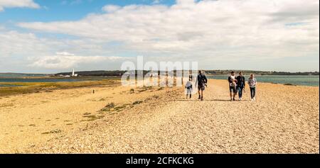 Lymington, Großbritannien. Sonntag, 6. September 2020. Besucher genießen die Sonne in Keyhaven und Hurst Spit an der Küste in der Nähe von Southampton, Großbritannien. Kredit: Thomas Faull/Alamy Live Nachrichten Stockfoto