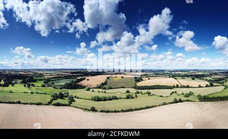 Panorama-Luftaufnahme von Ackerland in der landschaft von oxfordshire in england Stockfoto