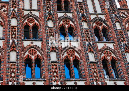 Fassaden auf dem historischen Marktplatz der Hansestadt Greifswald. Stockfoto