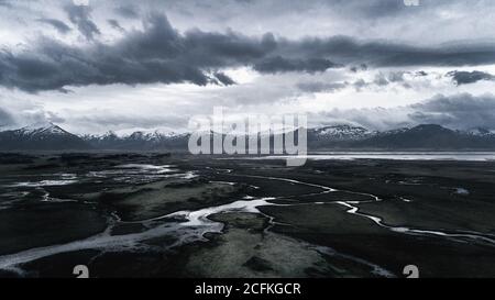 Luftaufnahme der dramatischen überfluteten Landschaft in Ostisland Stockfoto
